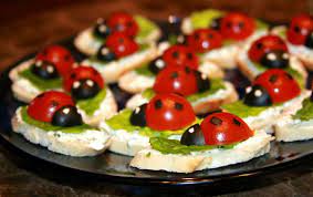 Typical ingredients of a traditional antipasto include cured meats, olives, peperoncini, mushrooms, anchovies, artichoke hearts, various cheeses (such as provolone or mozzarella), pickled meats, and vegetables in oil or vinegar. 10 Antipasti Per Il Cenone Di Capodanno Kung Food
