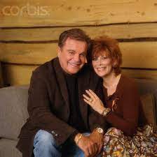 Pin By Tess On Celebrities Famous Couples Hollywood Couples Celebrity Couples