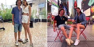 El youtuber mexicano luisito comunica, de 29 años, anunció recientemente el lanzamiento de su propia compañía telefónica, pillo fon. Acusan A Luisito Comunica De Machista Tras Subir Una Foto Con Su Novia