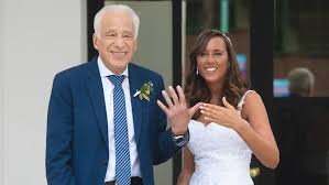 Tuvo la oportunidad de estar con sus hijos y conmigo, la sedaron y después se fue. Alberto Cormillot Se Caso A Los 81 Anos Somos Una Pareja Normal Ejes De Comunicacion