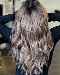 Frisuren frauen mittellang blond 27 schema frisuren frauen mittellang neue 2018 2019 frisuren trends mittellange frisuren frauen 2017 kreative schnittwunde ideen frisuren frisuren frauen mittellang mit frisuren 2017 von kurzer dauer frauen halblang schöne frisuren frauen mittellang. Mushroom Blonde Ist Der Frisuren Trend 2019 Und Die Perfekte Farbe Fur Blonde Und Braune Haare Wir Zeigen Bilder Der Pilz Farbe 2018 Frisuren Frisurentren Braune Haare Frisuren Braune Haare Aschblond Haarfarbe