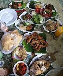 Meski ada beberapa bahan kebutuhan yang mengalami sedikit kenaikan harga, namun itu tidak signifikan, contohnya seperti daging ayam dan minyak, ungkap faisal. Ayam Panggang 77 Banjarejo Madiun Ulasan Restoran Tripadvisor