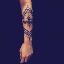 Ein henna tattoo ist perfekt für jeden anlass. 9 063 Likes 84 Comments T A T O O S Tatouages Et Citations On Instagram Pour Moi L Amour Rendait L Etr Sleeve Tattoos Body Art Tattoos Arm Band Tattoo