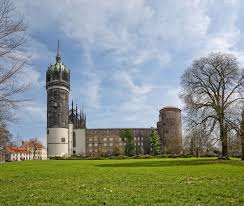 Außerdem wird der schlosskirchenturm wieder geöffnet und auch öffentliche führungen können wieder stattfinden. Castle Church Wittenberg Luther Bauhaus Gartenreich