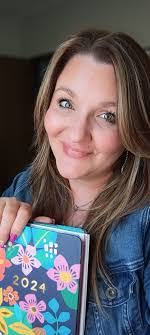 Taylor Hilbert's Instagram, Twitter & Facebook