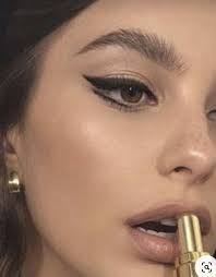 Mayra Pedroza's Instagram, Twitter & Facebook