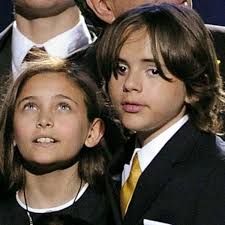 Paris jackson was thrust into the spotlight since the moment she was born. Michael Jackson Seine Kinder Mussten Ihn Sterben Sehen Stars