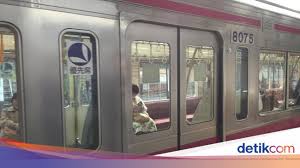 Tak boleh nak gerak dah. Beda Gerbong Kereta Khusus Wanita Di Jepang Dan Indonesia