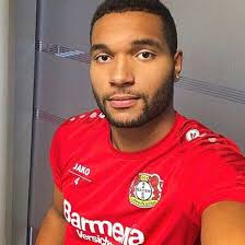 Junggeselle, liebe, leben, familie und freunde. Jonathan Tah Freundin Das Ist Langzeitfreundin Sina Fussball Bundesliga Fussball Bundesliga