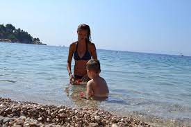 Rajce.net je největší česká sociální síť zaměřená na sdílení fotografií a videí. Foto Rajce Idnes2010rajce Deti Idnes Rajce Beach2