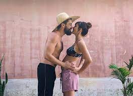 Titi müller publicou uma foto em que aparece grávida e nua, deitada na cama, em seu twitter. Titi Muller Anuncia Gravidez Benjamin Chega Em Junho Quem Quem News