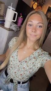 Lily Porter's Instagram, Twitter & Facebook