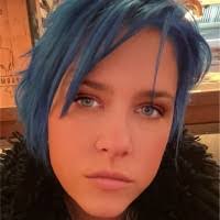 Stephanie Schupp's Instagram, Twitter & Facebook