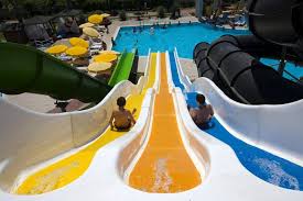 Recepția complexului este deschisă nonstop. Saturn Palace Resort Hlx