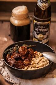 Hirschgulasch Mit Biersosse Rezepte Hirschgulasch Rezept Essen Und Trinken