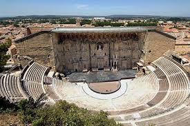 C'est dans la vallée d'aigues, adossé au flanc sud. Orange Vaucluse Wikiwand