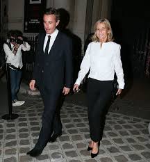 En avril 2020, le daily mail révèle l'identité du compagnon de l'actrice,. Claire Chazal Bien Accompagnee A La Fashion Week Photo
