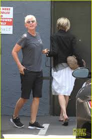 The american tv host and comedic actress is 5 ft 6 in (5'6″ or 167.6 cm). Portia De Rossi Back Of Hair Portia De Rossi Short Hair Portia De Rossi Hair Portia De Rossi