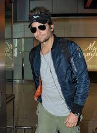 Bradley Cooper S Visor Hair Is On A Whole Other Level Bradley Cooper Visor Hairstyles Mens Kurta Designs
