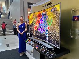 Led smart tvs and lcd smart tvs are available across a wide range of sizes and price points. Curved 4k Display Samsung Suhd Tvs Launched In Malaysia From Rm9999 Technave