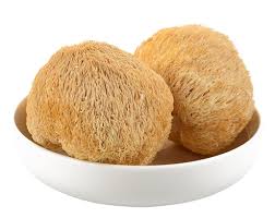 Lions mane mushroom grows in large snowball like formations. Helen Ou Gutian Specialty Dried Lion S Mane Mushrooms Or Hericium Erinaceus Raw Material Natural No Smoked Sulfur çŒ´å¤´è‡ Amazon Com Grocery Gourmet Food
