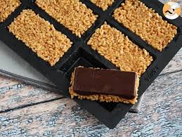 Barres De Cereales Au Riz Souffle Et Chocolat Recette Ptitchef En 2020 Riz Souffle Barre De Cereales Recette Riz Souffle