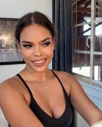 Amanda Pye's Instagram, Twitter & Facebook