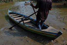 Sumber daya air merupakan sumber daya yang diambil dari air yang berasal dari tanah untuk jika jarak dekat menggunakan sampan masih tergolong aman. Sampan Leper Solusi Lokal Masalah Transportasi Ketika Air Sungai Di Riau Surut Bbc News Indonesia