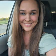 Please, I need a better photo for my CV, can someone help me and edit it to  make it more representative? Thank you very much.