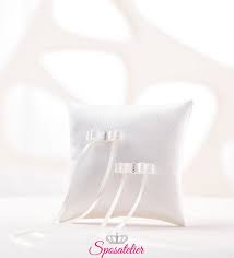 Acquista cuscini in offerta online su miniinthebox.com oggi! Cuscino Portafedi Semplicissimo Moderno Colore Bianco O Avoriosposatelier
