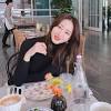 Han ye seul is in a relationship with teddy. 1