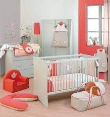Veilleuse, linge de lit, tapis. Inspiration Deco Du Corail Dans La Chambre De Bebe Encore Un Blog De Mere Chambre Bebe Corail Decoration Chambre Bebe Chambre Bebe Fille Corail