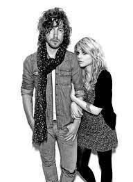 On les retrouve ici en couple de rock star des 60′s, sous fond de tapis rouge, fans en délire et autres twist endiablés! Julien Dore Et Beatrice Martin Coeur De Pirate Julien Dore Beautiful People Couple Portraits