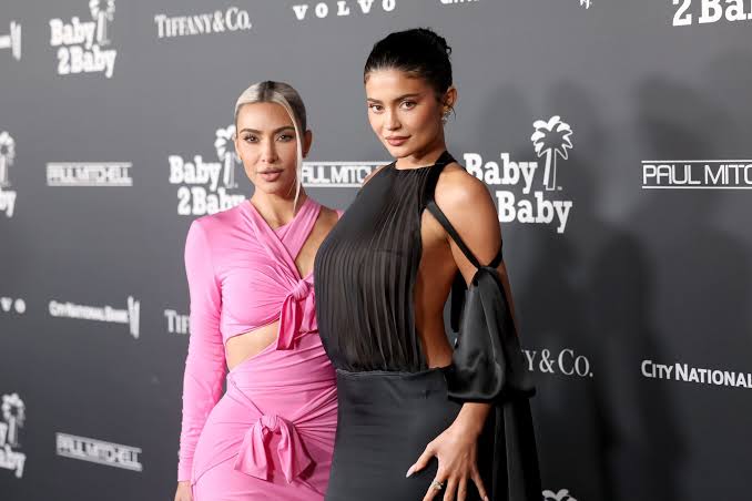 Kylie Jenner está lista para dar el salto a la actuación. 🎬 La empresaria protagonizará  Bachelorette Weekend, un thriller en el que su personaje aparece asesinada  durante una despedida de soltera. ¿Lo