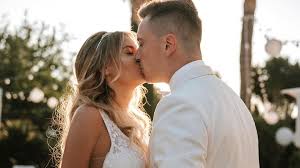 Wer schon immer einmal über der stadt heiraten wollte, sollte sich im aktuellen hochzeitswahn artikel inspirieren lassen. Selbst Ist Die Braut Dagi Bee Schminkt Sich Fur Hochzeit Promiflash De