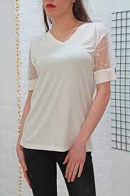 Brk Plus Kollari Kisa Tul Puantiyeli V Yaka Bluz Beyaz Bu Urun Sadece 34 90 Tl Ustelik 50 Tl Ve Uzeri Kargo Bedava Ayrica 16 00 A V Yaka Moda Moda Stilleri