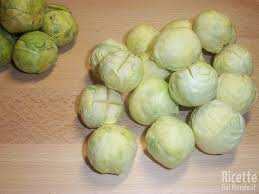 Sono costituiti da piccole foglie rotonde di colore verde brillante avvolte le une sulle altre questa è ovviamente una ricetta perfetta per chi segue un regime alimentare vegetariano oppure vegano. Come Pulire I Cavoletti Di Bruxelles