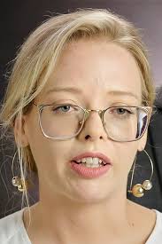 File:Elle Reeve in Peabody Conversations, Charlottesville (cropped).jpg