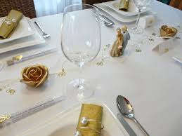 Hier soll alles stimmen, um den anlass zu einem denkwürdigen fest zu machen. Mustertische Zur Goldenen Hochzeit Bei Tischdeko Online