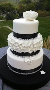 Black And White Wedding Cakes With Bling Pin By The Cake Diva Llc On The Cake Diva Designer Cake Collection Fondant Wedding Cakes Cake Designs Wedding Cakes