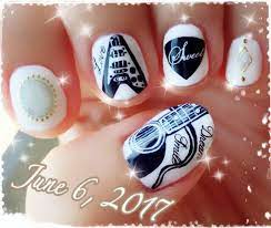 直子 on instagram 自分のネイルチェンジ ﾉ ﾉ nailart guitar ギターネイル 手描きアート 文字はシールです モノトーンネイル monotone フライングv ネイル ネイルデザイン モノトーン ネイル