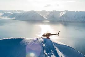 From heli skiing deep, dry canadian powder to first descents from an expedition super yacht in greenland, iceland and antarctica. Heliskiing In Island Teil Der Helikopter Flotte In Island
