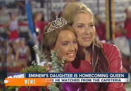 Eminem had extended his help to both the sisters, and he later married kimberly. Eminems Tochter Wurde Zur Homecoming Queen Gekurt Promicabana