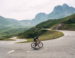 Pour les articles homonymes, voir tour de france (homonymie). Ce Mythique Col Du Tour De France Est Le Plus Haut Col Routier Des Pyrenees Francaises