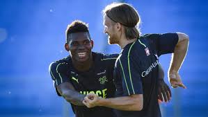 Breel embolo (19) strahlt mit seiner freundin naomi (22. Vaterfreuden Breel Embolo Reiste Kurzfristig Von Der Schweizer Nationalmannschaft Ab Fussballtalente Net