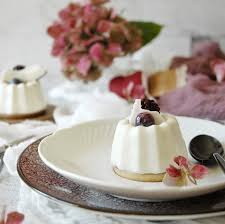 La farcitura al cocco infatti è buona come ripieno di rotoli di pan di spagna. Panna Cotta Alla Crema Di Cocco E Frutti Di Bosco Il Dolce Di Alice