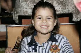 Nicole Vasconcelos troca de idade e comemora com um almoço, no Soho