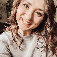 Ashley Retzlaff's Instagram, Twitter & Facebook