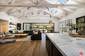Christina haack's ex ant anstead buys new laguna beach home after divorce. Flip Or Flop S Christina Haack Lists Newport Beach Mansion For 6m Following Split From Ant Anstead Aktuelle Boulevard Nachrichten Und Fotogalerien Zu Stars Sternchen