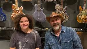 Un ejemplo es la publicación que subió lucero a su cuenta oficial de instagram el pasado 24 de diciembre, donde les deseó una feliz navidad todos sus seguidores y acompañó el mensaje con un video en donde aparece acompañada de varios miembros de su familia, entre ellos su madre y sus dos hijos. Mijares Feat Lucero Mijares Everything Cover Michael Buble Youtube